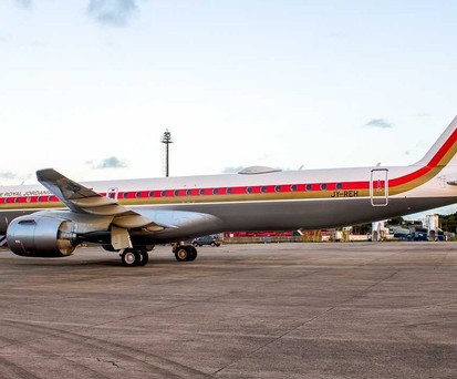 E195-E2 von Royal Jordanian: Das Flugzeug hat den Retro-Look aus den 1970er-Jahren.