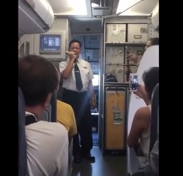 Pilot verabschiedet sich emotional in die Rente