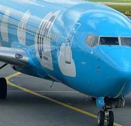 Boeing 737 von Up: Up up and forever away.