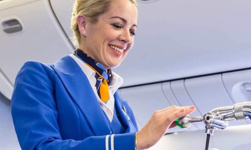 Flugbegleiterin von KLM: Die Regeln zum äußeren Erscheinungsbild werden gelockert.