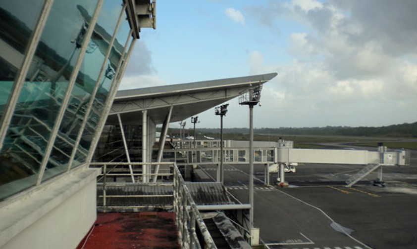 Flughafen Rochambeau: Bäume verhindern die einfache Landung.