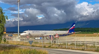 Airbus A321 von Aeroflot in Genf (Archivbild 2022): Steht noch immer am Flughafen - und verwittert.