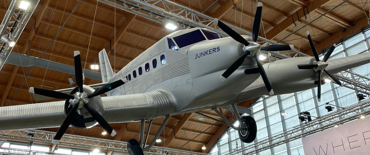 Bei der Messe Aero Friedrichshafen ist schon ein Modell der Junkers Ju-52 NG zu sehen.