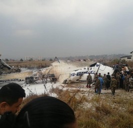 Das Wrack der Dash 8 von US Bangla Airways: Der Pilot war nicht flugfähig.
