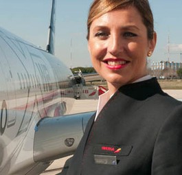 Flugbegleiterin von Iberia: Ihre Arbeitgeberin steht im Kreuzfeuer der Kritik.