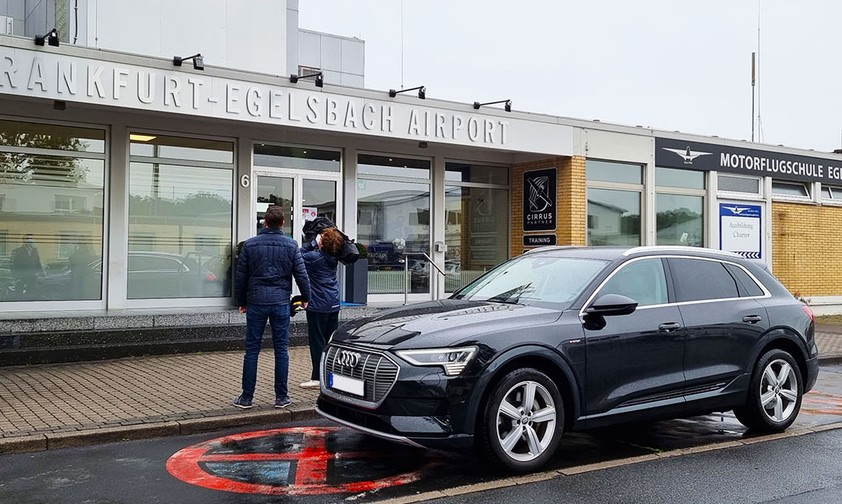 Chauffeur inklusive: Lygg befördert seine Passagiere von Tür zu Tür.