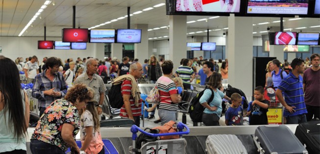 Passagiere in Schiphol: Am vergangenen Wochenende funktionierte das Gepäcksystem nicht.