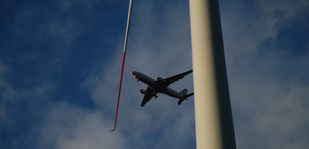 Der neuste Radar der Sicherheitsabteilung der Airbusgruppe, soll Kollisionen zwischen Fliegern und Windrädern vermeiden, sowie die Lichtverschmutzung für Windpark-Anwohnern auf ein Minimum reduzieren. Doch er löst das Hauptproblem nicht.