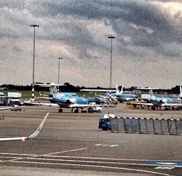 Abgestellte Fokker 70 von KLM Cityhopper: Bald ein Bild der Vergangenheit.