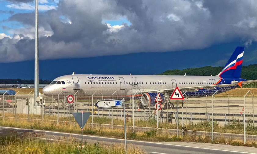 Airbus A321 von Aeroflot in Genf: Musste umgeparkt werden.