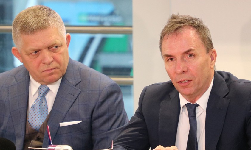 Der slowakische Premier Robert Fico und Wizz Air-Chef József Váradi: Historischer Ausbau in Bratislava.
