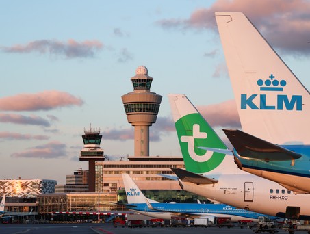 Flugzeuge von KLM und Transavia in Shciphol: Es wird deutlich teurer.