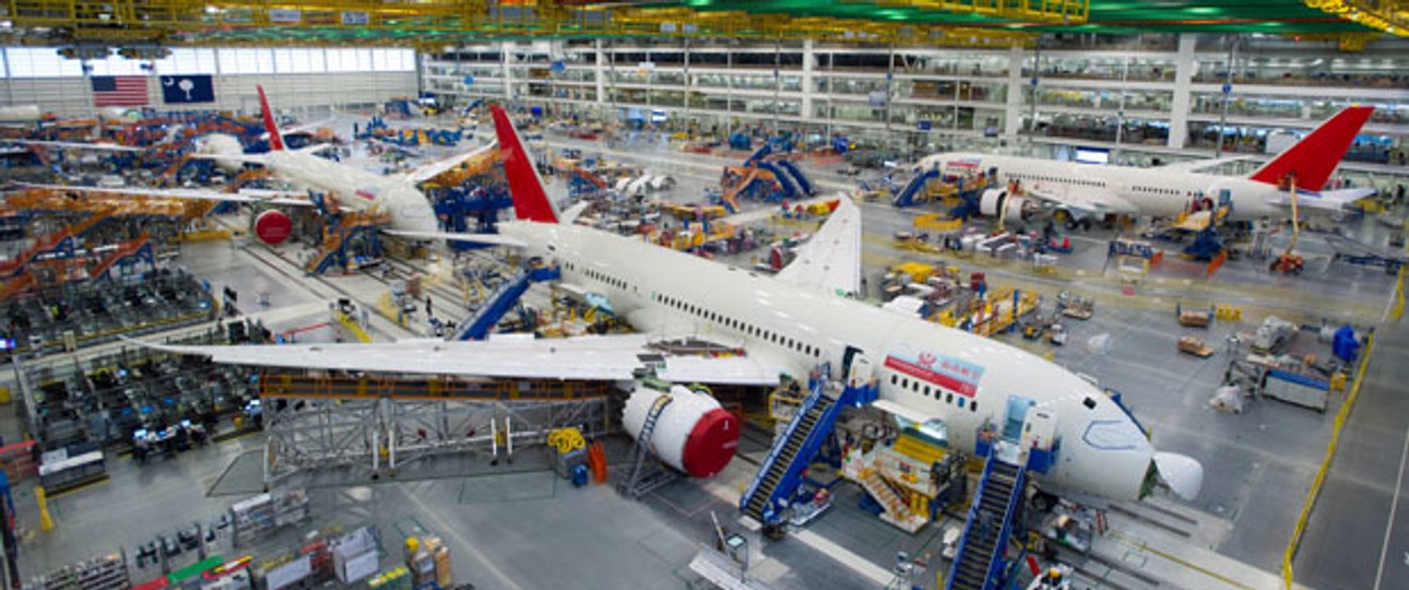 Dreamliner von Hainan Airlines in der Fabrikhalle: Boeing gibt Gas.