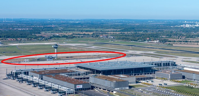 Die neuen Flächen nisten sich zwischen zwei bereits fertigen Vorfeldern ein, die westlich des Terminal 1 liegen.