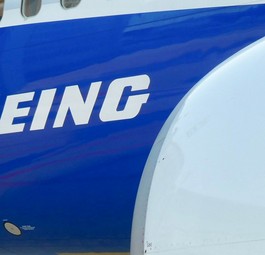 Flieger mit Boeing-Logo: Der Hersteller zahlt an Hinterbliebene.