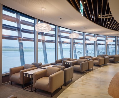 Von der Lounge aus sieht man das Vorfeld.