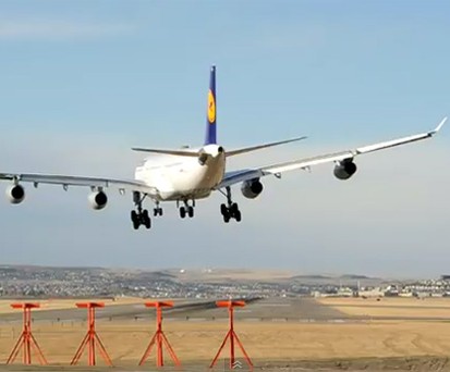 Der A340 landete trotz starkem Sturm sicher in Calgary.