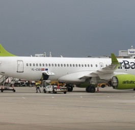 Airbus A220-300 von Air Baltic in Wien: Bald ein alltägliches Bild.