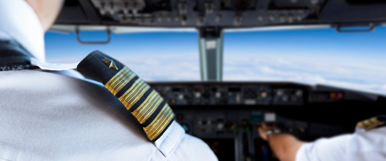 Piloten in einem Cockpit: In den USA steht ein Fake-Pilot vor Gericht.