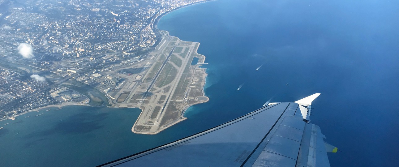 Airbus A320 im Anflug auf Nizza: Beim Zwischenfall herrschte nicht so schönes Wetter.