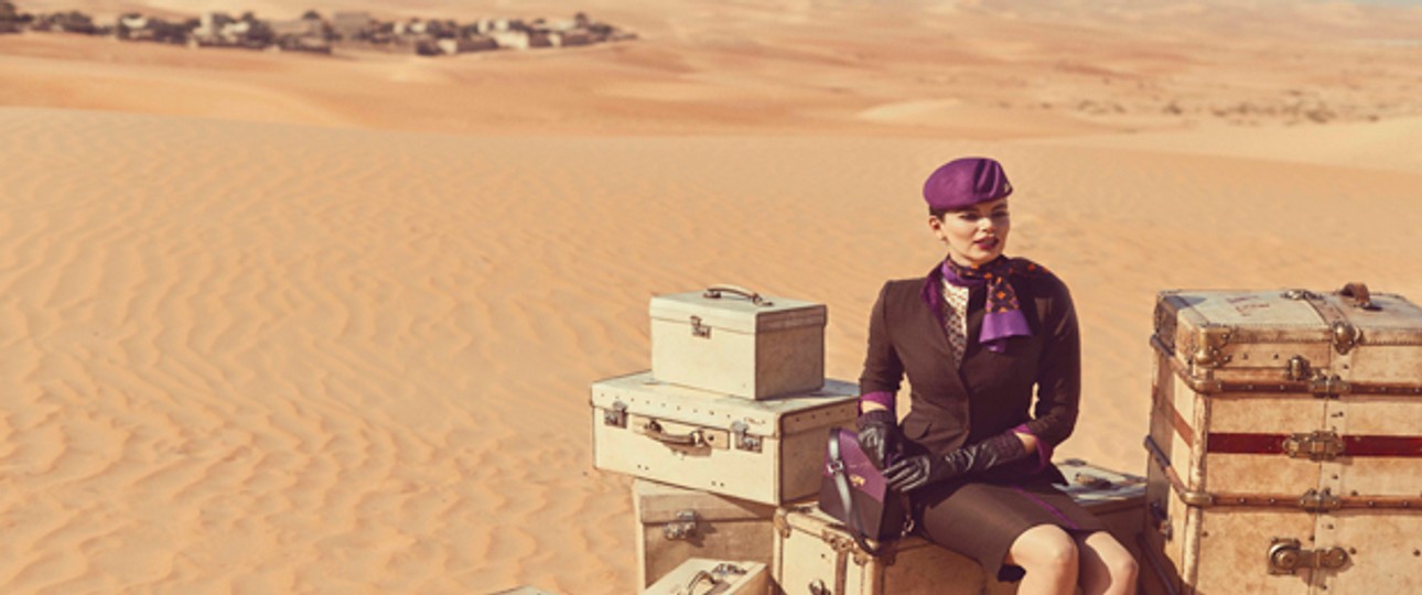 Das sind die neuen Uniformen von Etihad. Ziel war ein Mix aus klassischer Eleganz und praktischen Elementen.