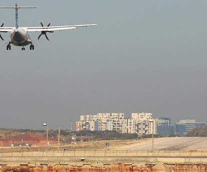 Flieger im Anflug auf den Airport Sde Dov: Ein Bild aus der Vergangenheit.