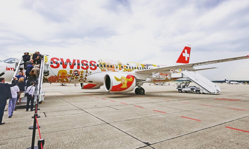 Airbus A220 von Swiss mit Sonderlackierung: Swissness wird groß geschrieben.
