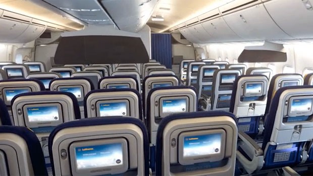 Kein Premium-Economy-Sitzplatz ist weiter als einen Platz vom Gang entfernt.