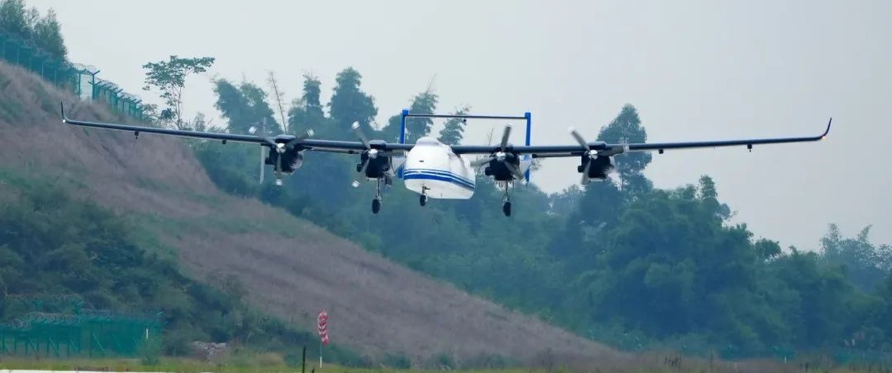 Tengden Scorpion D beim Erstflug: 20 Meter Spannweite.