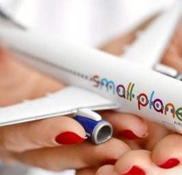 Modell von Small Planet Airlines: Itelienische Passagiere strandeten.