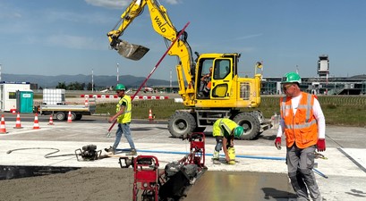 Es wird gearbeitet am FLughafen Basel/Mulhouse. 
