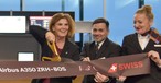 Heike Birlenbach beim Erstflug des Airbus A350 von Swiss: Fast das ganze Berufsleben für Lufthansa Group gearbeitet.