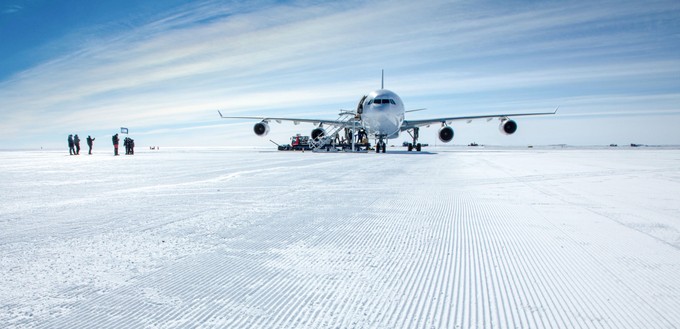 Airbus A340-300 von Hi Fly.