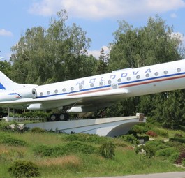 Flugzeug bei der Anfahrt zum Flughafen Chisinau: Die Regierung will einen neuen Betreiber.