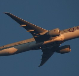 Boeing 777-300 von Qatar Airways: Saudi-Arabien erlaubt ab sofort wieder Überflüge.