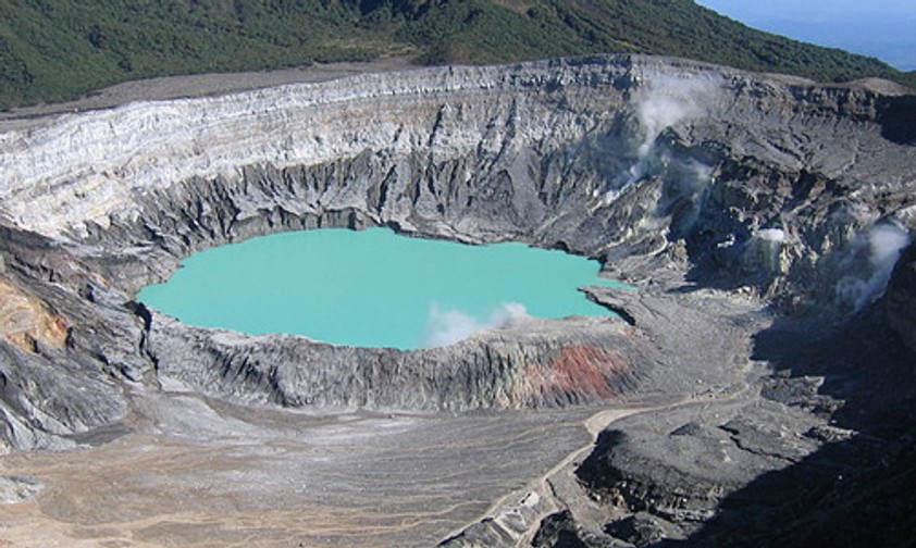 Poas-Krater in Costa Rica: Bald mit neuer Fluglinie in das Land?