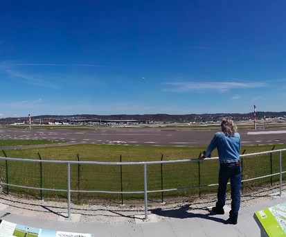 Der alte Spotterhügel: Beliebter Treffpunkt für Planespotterinnen und -spotter.