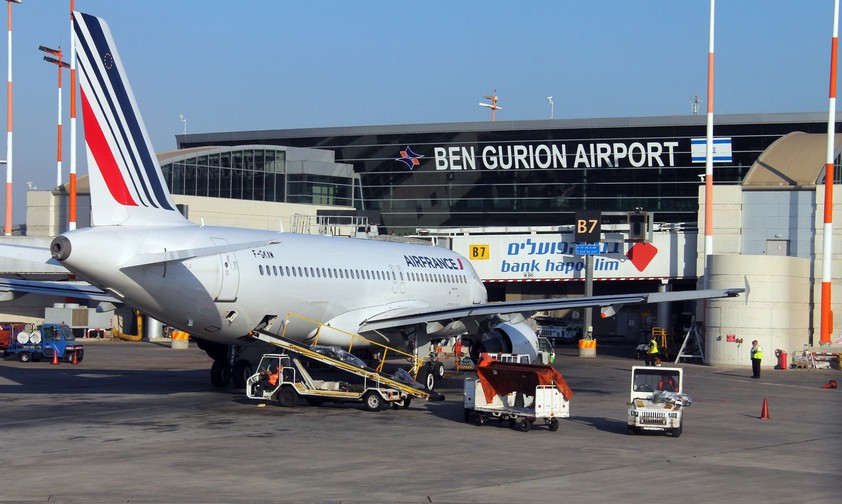 Flugzeug von Air France am Flughafen Tel Aviv: Verschieden Doppelstaatsangehörige dürfen nicht mehr nach Israel.