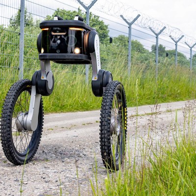 sicherheitsroboter flughafen hamburg
