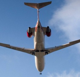 Bombardier CRJ200 im Endanflug: Fehlverhalten des Autopiloten möglich.