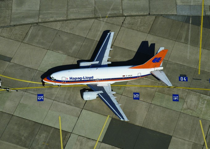 Eine Boeing 737-500 von Hapag-Lloyd Flug.