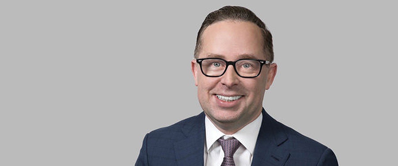 Alan Joyce: Ein kleiner Konkurrent beäugt die Flotte des Qantas-Chefs.