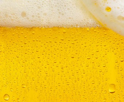 Bier: Mancher lässt sich bereits am Flughafen volllaufen.