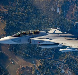 Saab Gripen mIt Arexis-EAJP. Die Abkürzung steht für Electronic Attack Jammer Pod.
