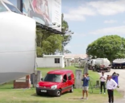 Wenn ein Flugzeug auf dem Landweg reist