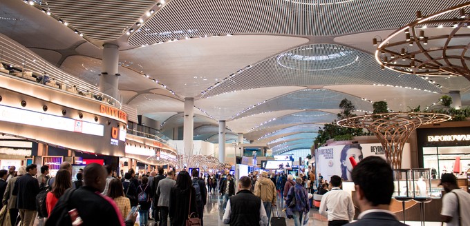 Die große Duty-Free-Zone im Hauptterminal des Istanbul Airport.