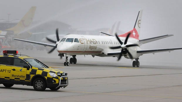 Im November 2013 kündigte Etihad den Einstieg mit 33 Prozent bei der Schweizer Regionalfluglinie Darwin an. Es ist eine Erweiterung der Strategie. Darwin fliegt künftig unter dem Namen Etihad Regional Passagiere zu Etihad-Kontenpunkten.