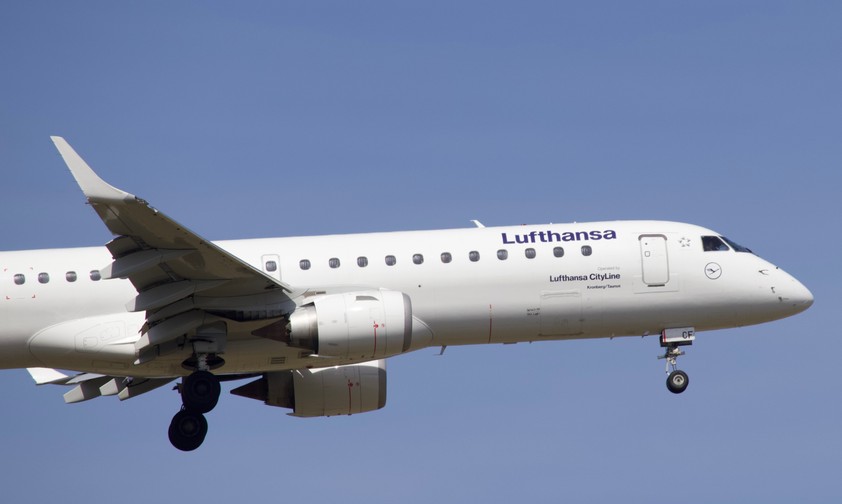 Bombardier CRJ 900 von Lufthansa Cityline: Hebt nicht mehr ab.