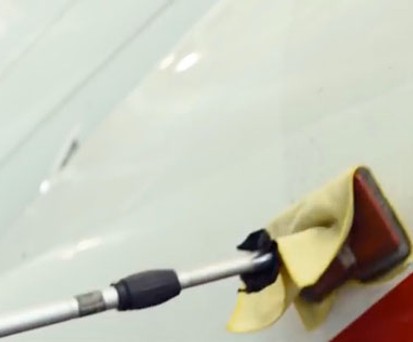 Wie man ein Flugzeug ohne Wasser wäscht