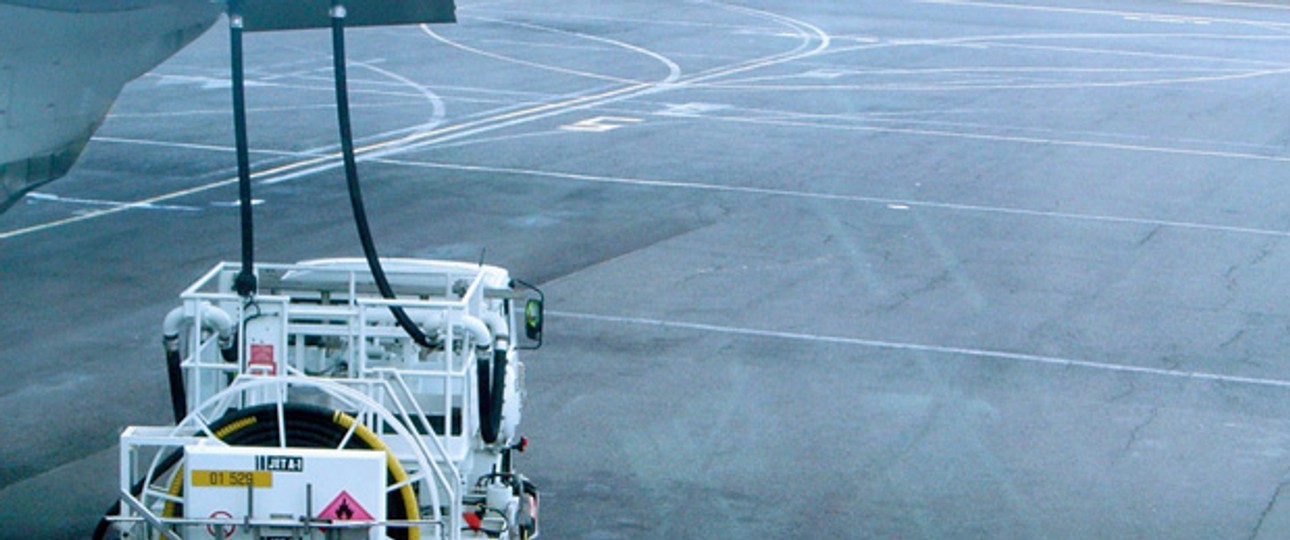 Betankung eines Fliegers: Damit Explosionen vermieden werden, wird Stickstoff eingesetzt.